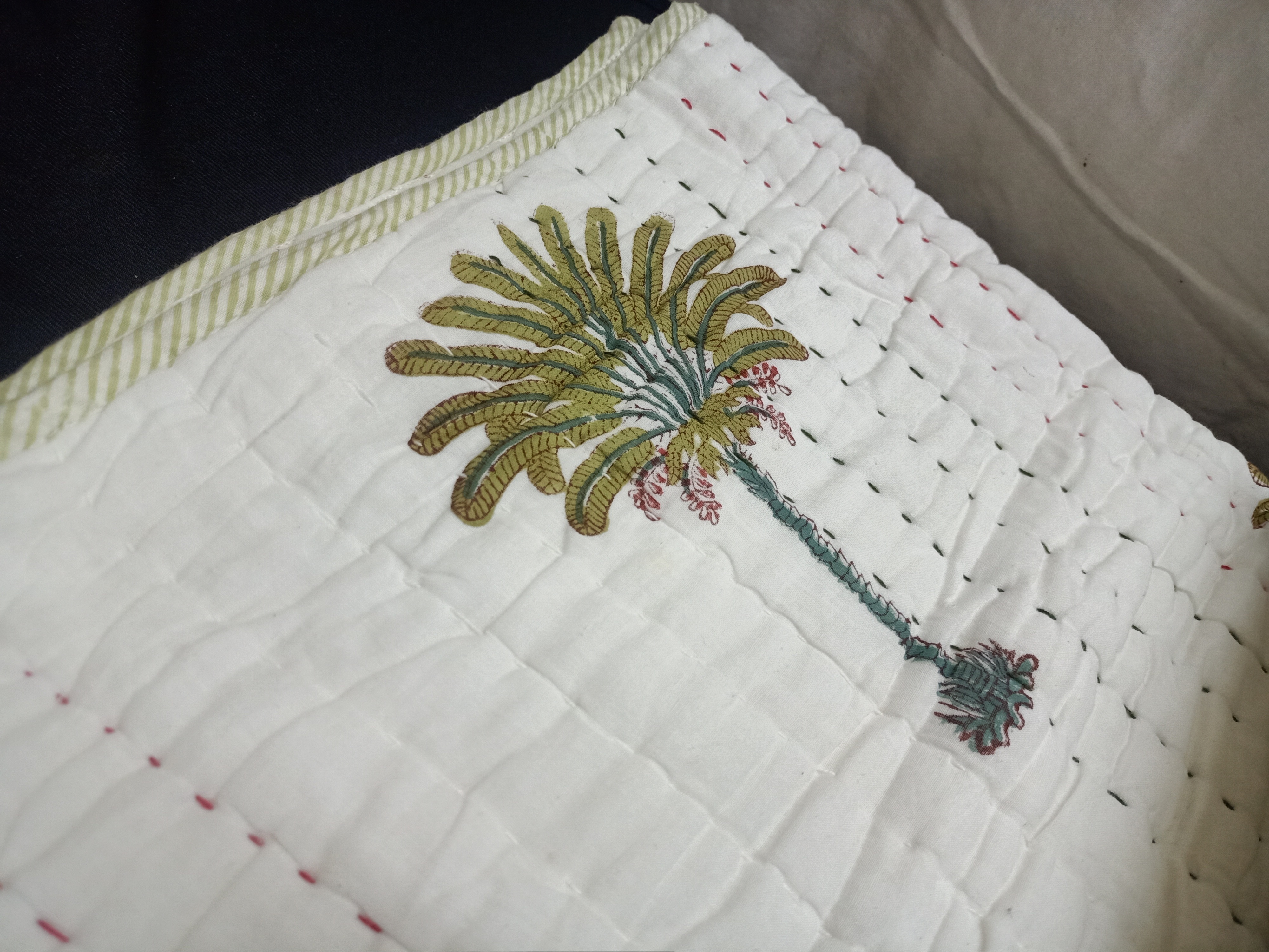 tropical design inspired coconut tree printed cotton quilts with cotton padding idea for home textile stores and designers