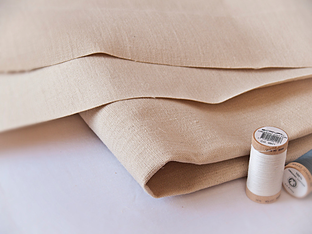 cotton canvas fabric suitable for drawing and painting available in roll form