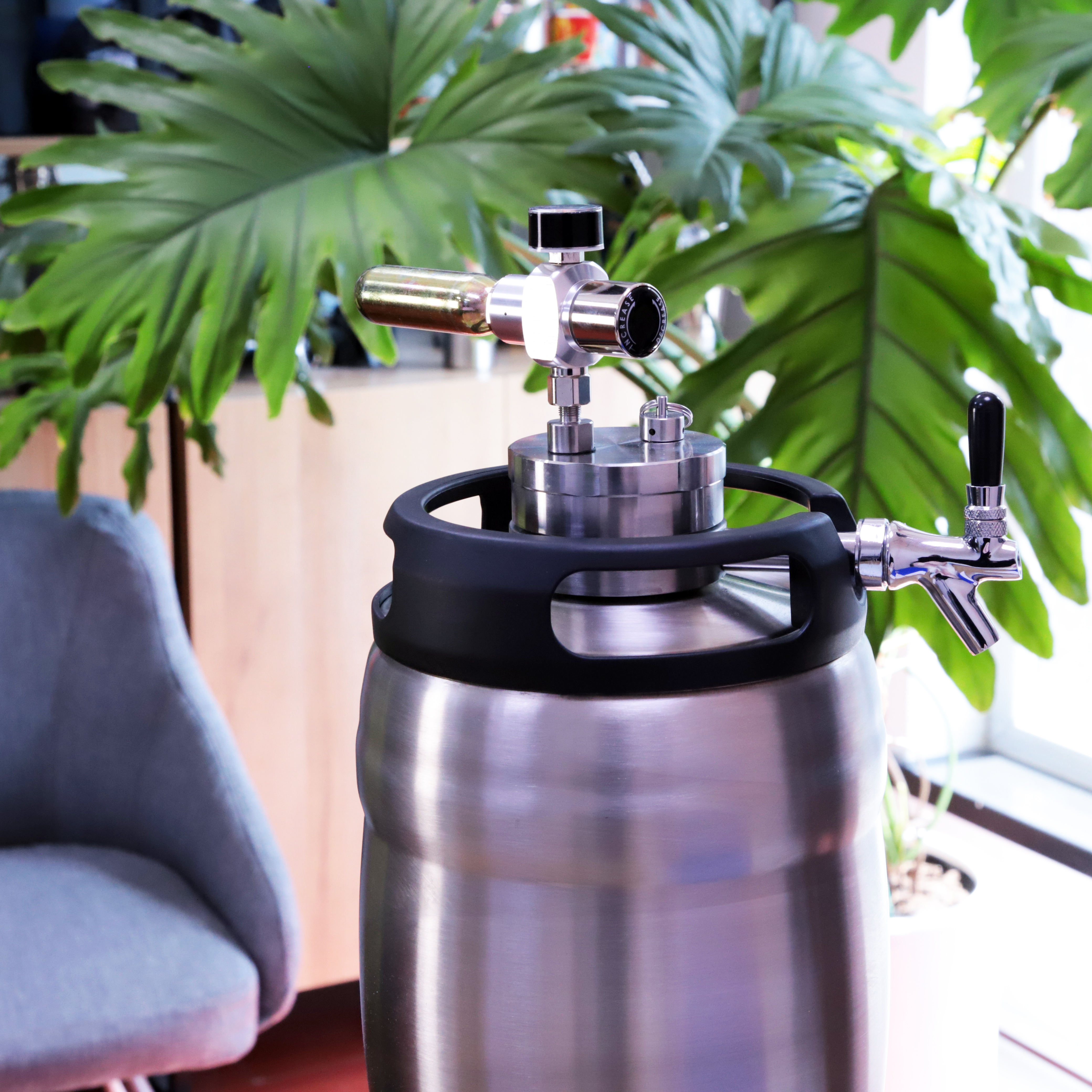 New style stainless steel 2l/4l/5l beer keg dispenser system used for beer with mini co2 regulator