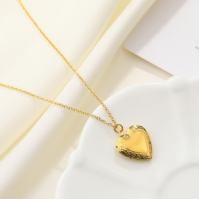 18K Gold Plated Stainless Steel Frame Blank Locket Jewelry Custom Logo Heart Lock Photo Locket Pendant Necklace for Women