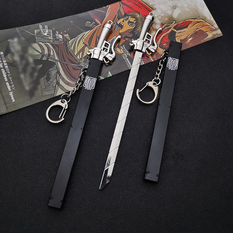 17CM Attack On Titan Scout Regiment Knife Sword Keychain Eren Jaeger Metal Weapon Anime Keychain