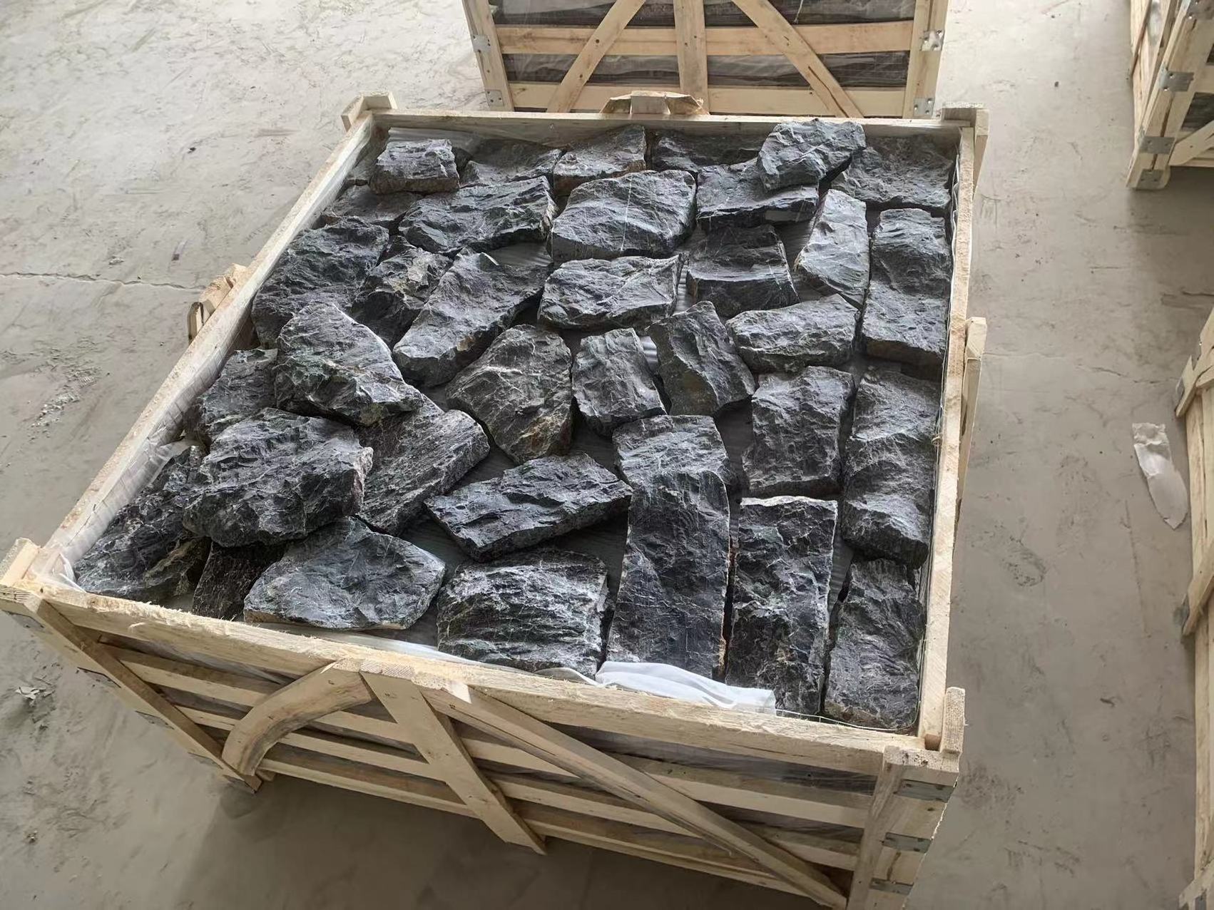 Pure Black China Cheap Exterior Wall Panel Irregular Shape Outdoor Limestone Cladding Tiles Natural Slate Flagstone Stone