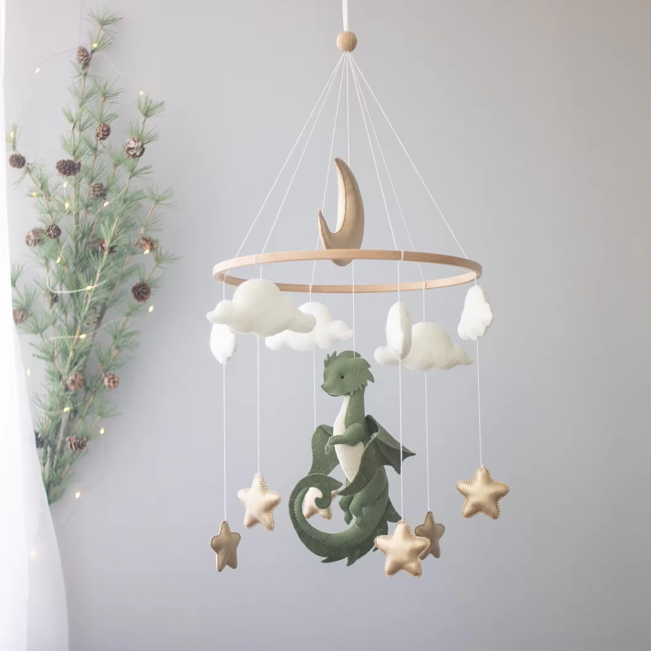 Wholesale Felt Dragon nursery baby mobile Fantasy baby nursery Golden moon and stars Baby Mobile