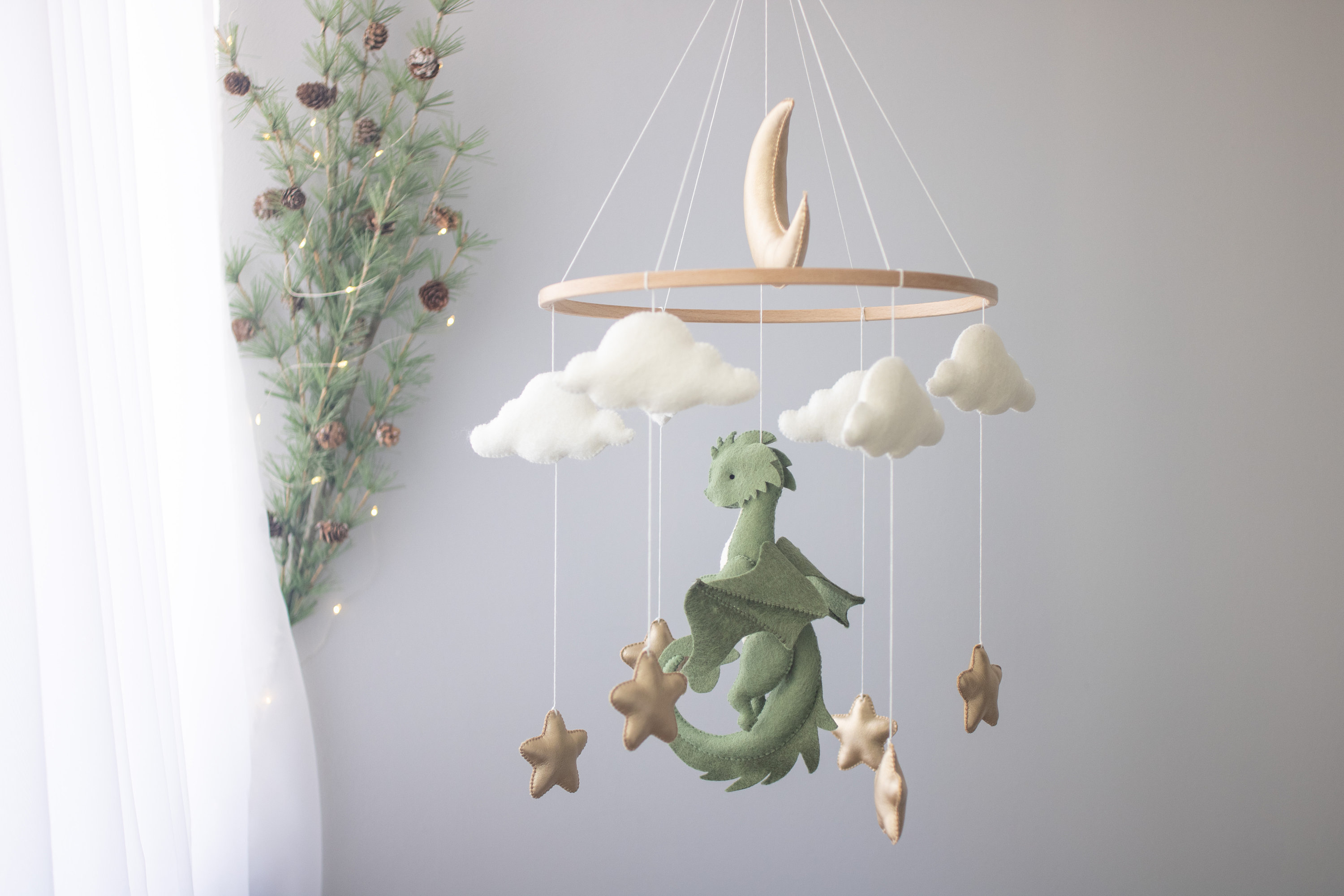 Wholesale Felt Dragon nursery baby mobile Fantasy baby nursery Golden moon and stars Baby Mobile