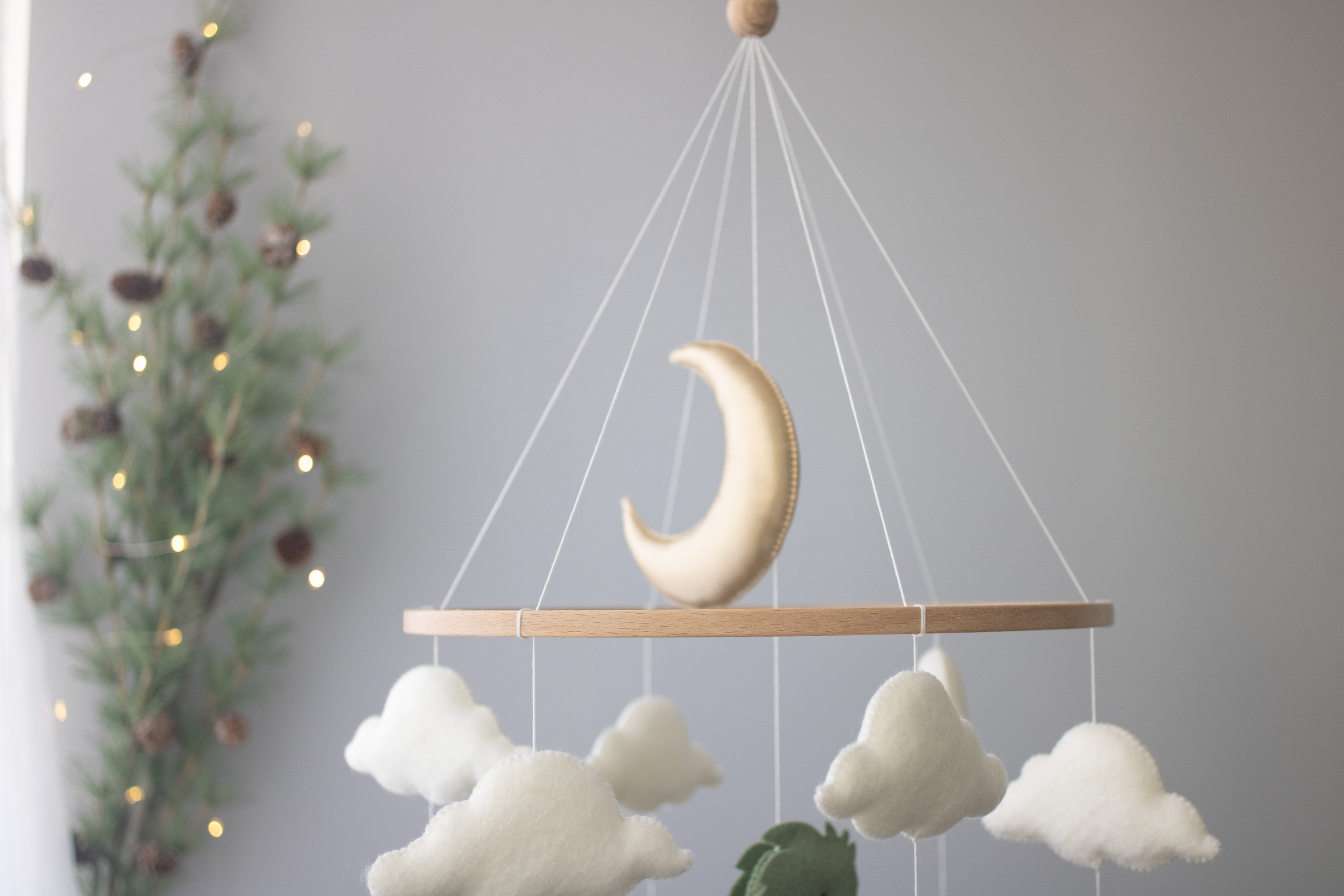 Wholesale Felt Dragon nursery baby mobile Fantasy baby nursery Golden moon and stars Baby Mobile