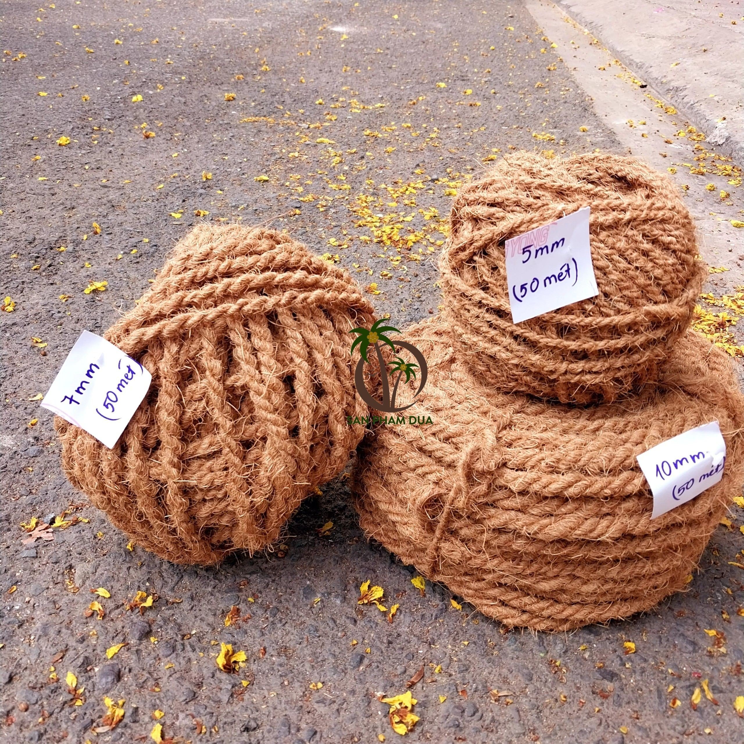 COCONUT ROPE NEW HANDMADE IN VIET NAM / Rope made from 100% CHOOSE COCONUT FOR DECORATION, TOUCHING OBJECTS