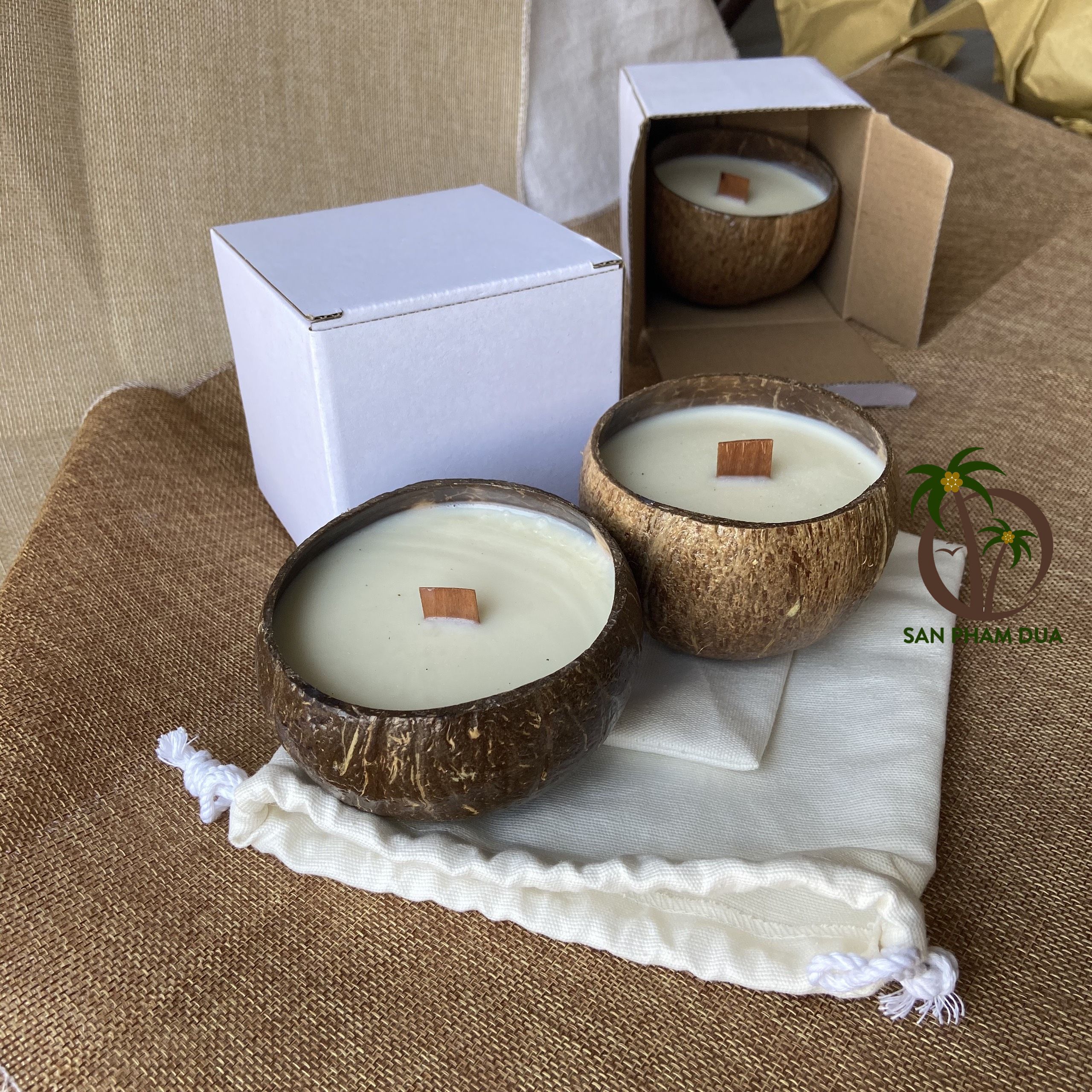 SOY WAX CANDLE IN COCONUT SHELL CANDLE PALM BEE SOY WAX ECO FRIENDLY COCONUT SHELL BOWL HANDMADE VIETNAM COCO CANDLE MANY SCENTS