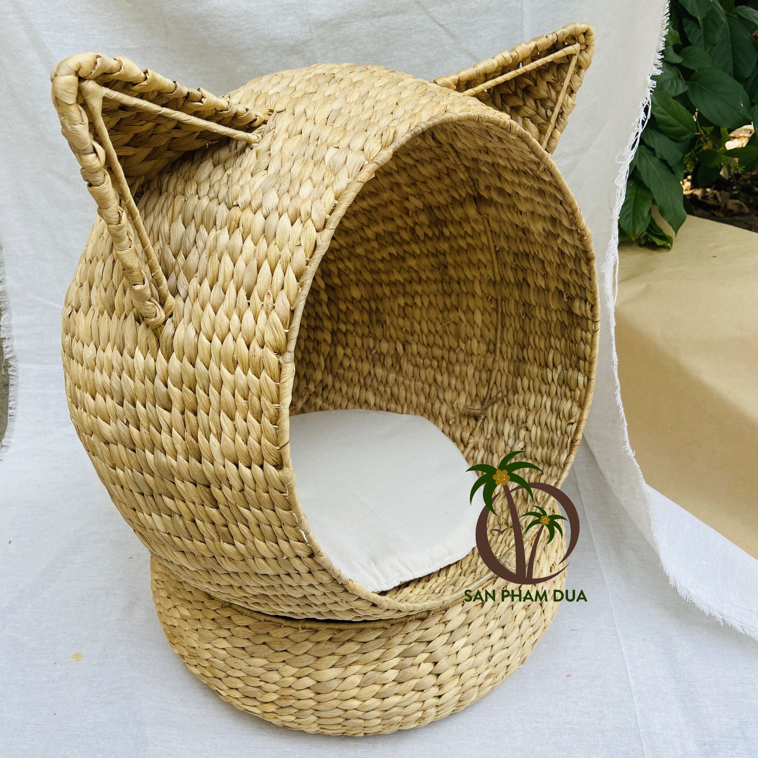 Handmade Water Hyacinth/ Bamboo Luxury Pet Soft Bed Pet House Woven Cat Sleeping Basket Beds Prestigious Manufacture