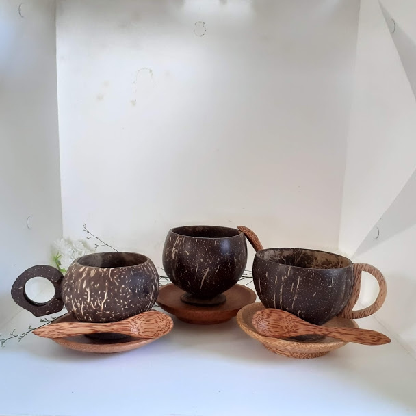 ECO FRIENDLY COCONUT CUP FOR SMOOTHIE/VIETNAM COCONUT SHELL CUP WITH STAND/REUSABLE TEA CUP COCONUT SHELL BOWL