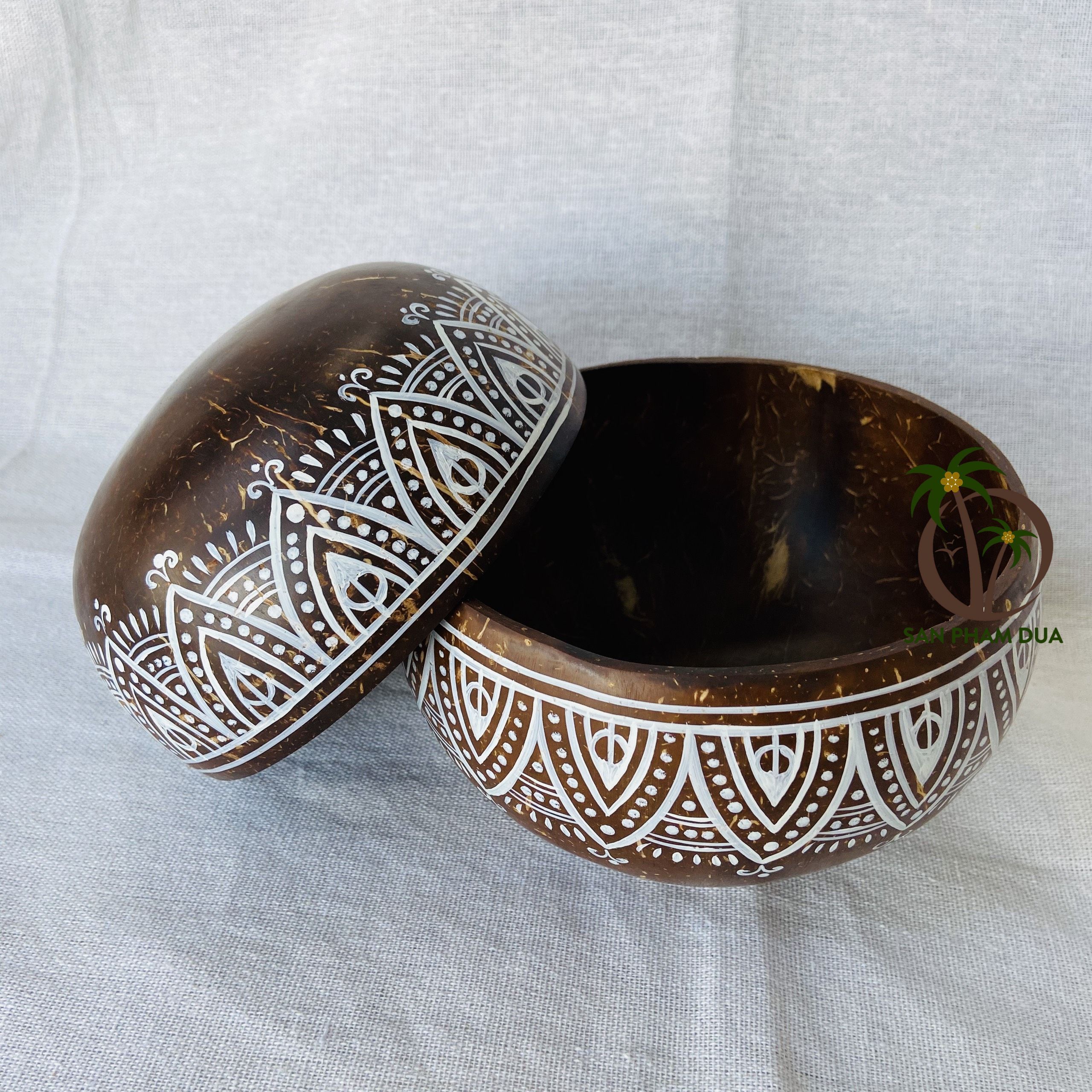 Coconut Shell Bowls customized Lofo Manufacture Wholesale Craft Gift Coconut Shell Bowl Smoothie bowl Wholesale From Vietnam