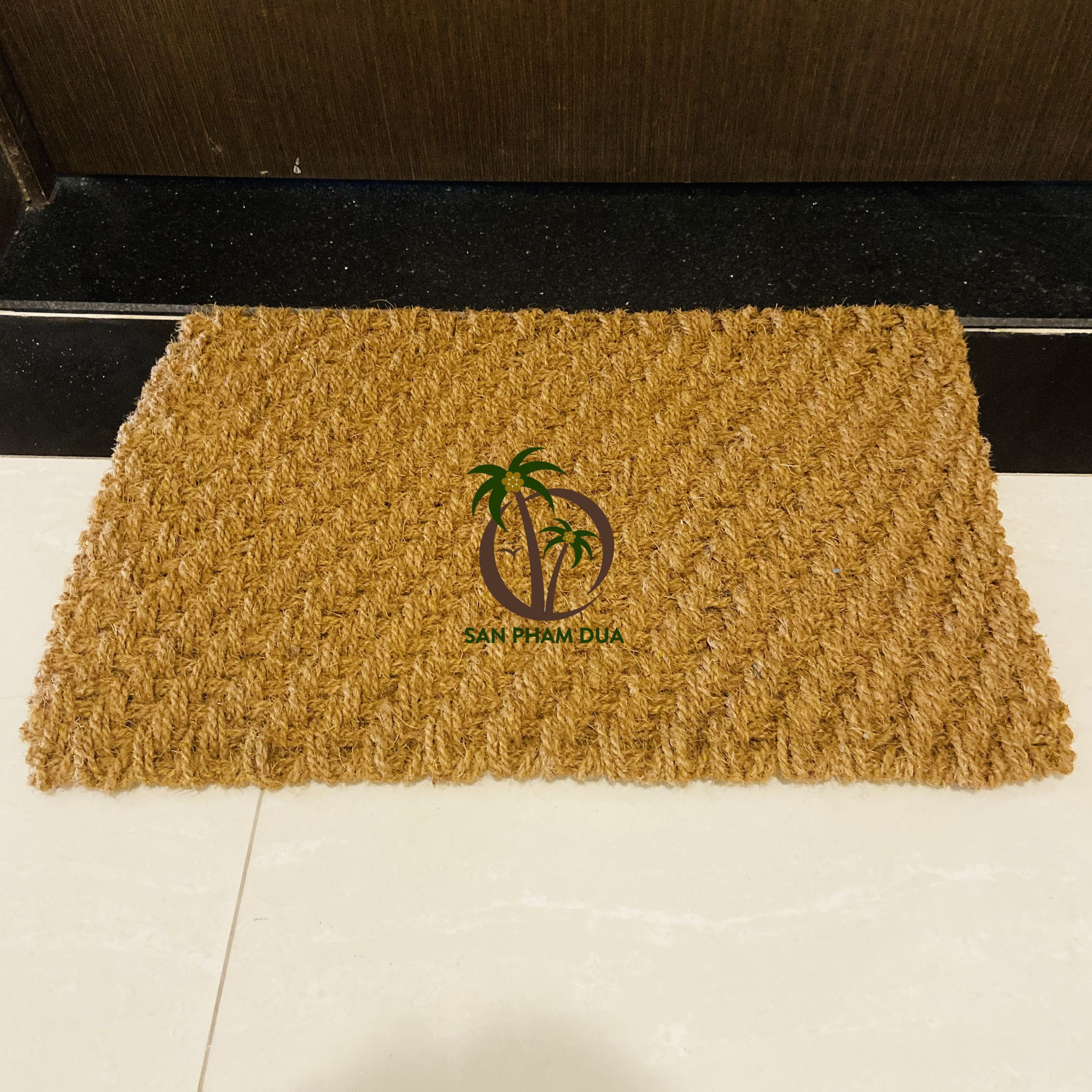 ECO FRIENDLY COCONUT DOOR MAT HANDMADE IN VIET NAM / NATURAL COCONUT DOOR MAT HOT SALE VERY CHEAP STICKS IN VIET NAM