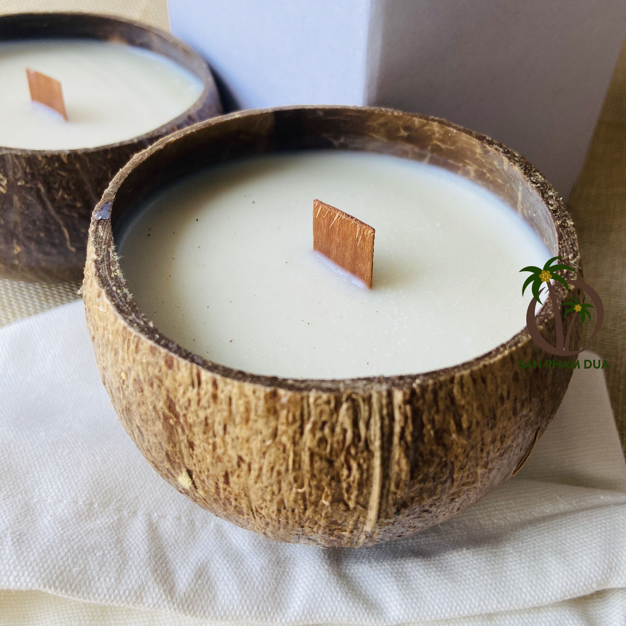 COCONUT CANDLE SOY WAX ECO - FRIENDLY DECORATIVE CUSTOM LOGO COCONUT WAX CANDLE FROM VIETNAM COCO - ECO BRAND