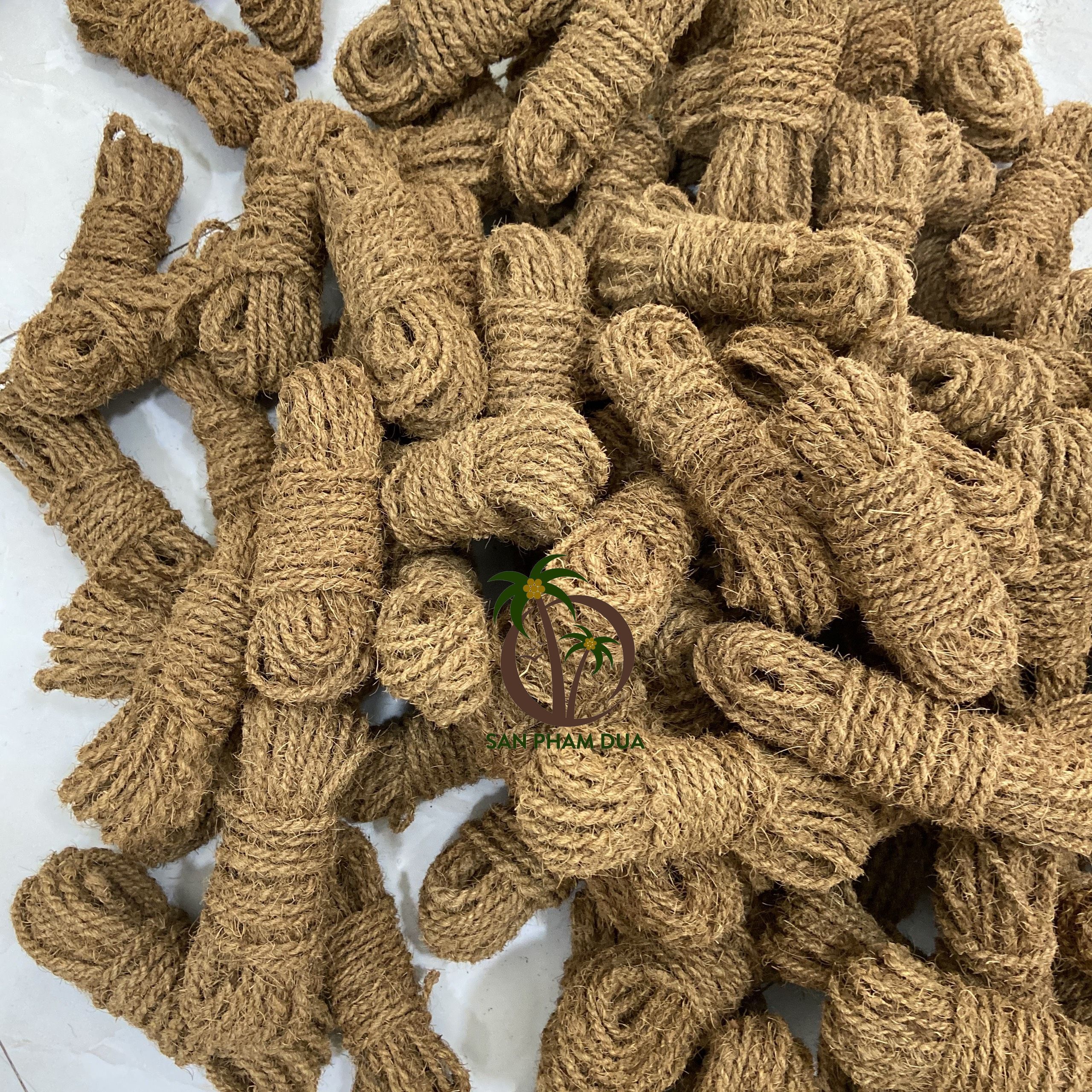 MANUFACTURERS WHOLESALES COCONUT COIR FIBER ROPE/ COCONUT HUSK ROPE WITH MANY SIZES AT THE BEST PRICE FROM VIETNAM