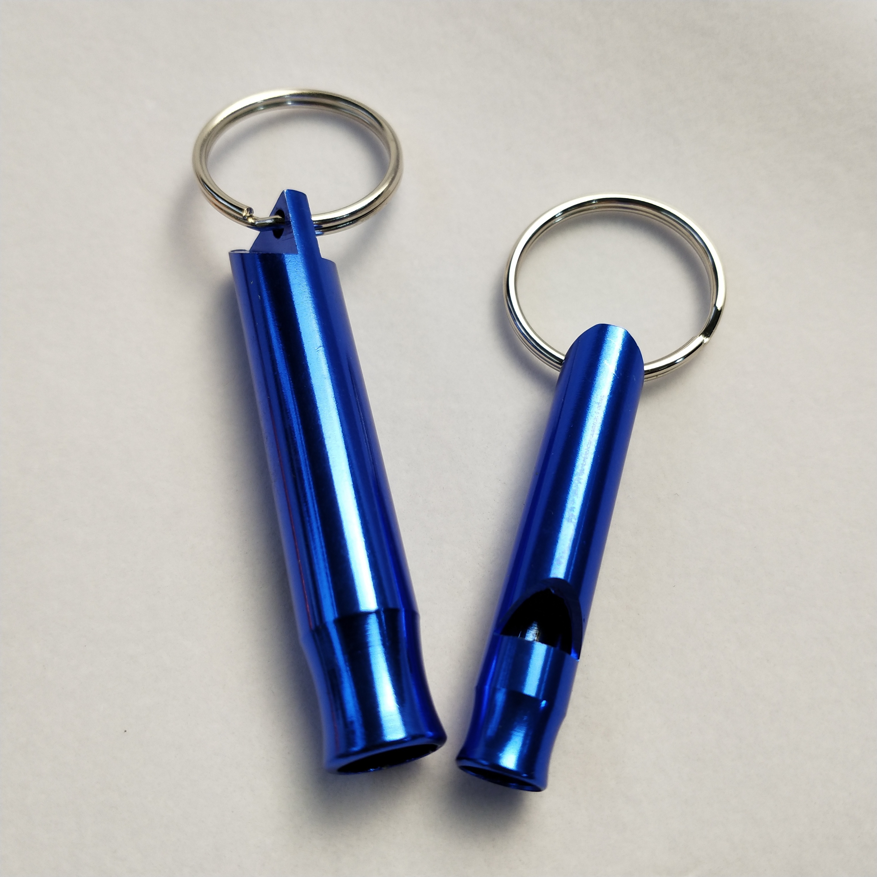 all colors ready to ship for custom logo laser engrave MOQ 2 pcs aluminum alloy whistle keychain outdoor safety whistles