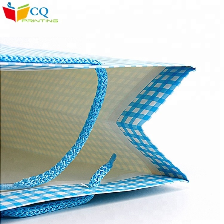 Cheap stock door gift paper bag ,party paper gift bag in China