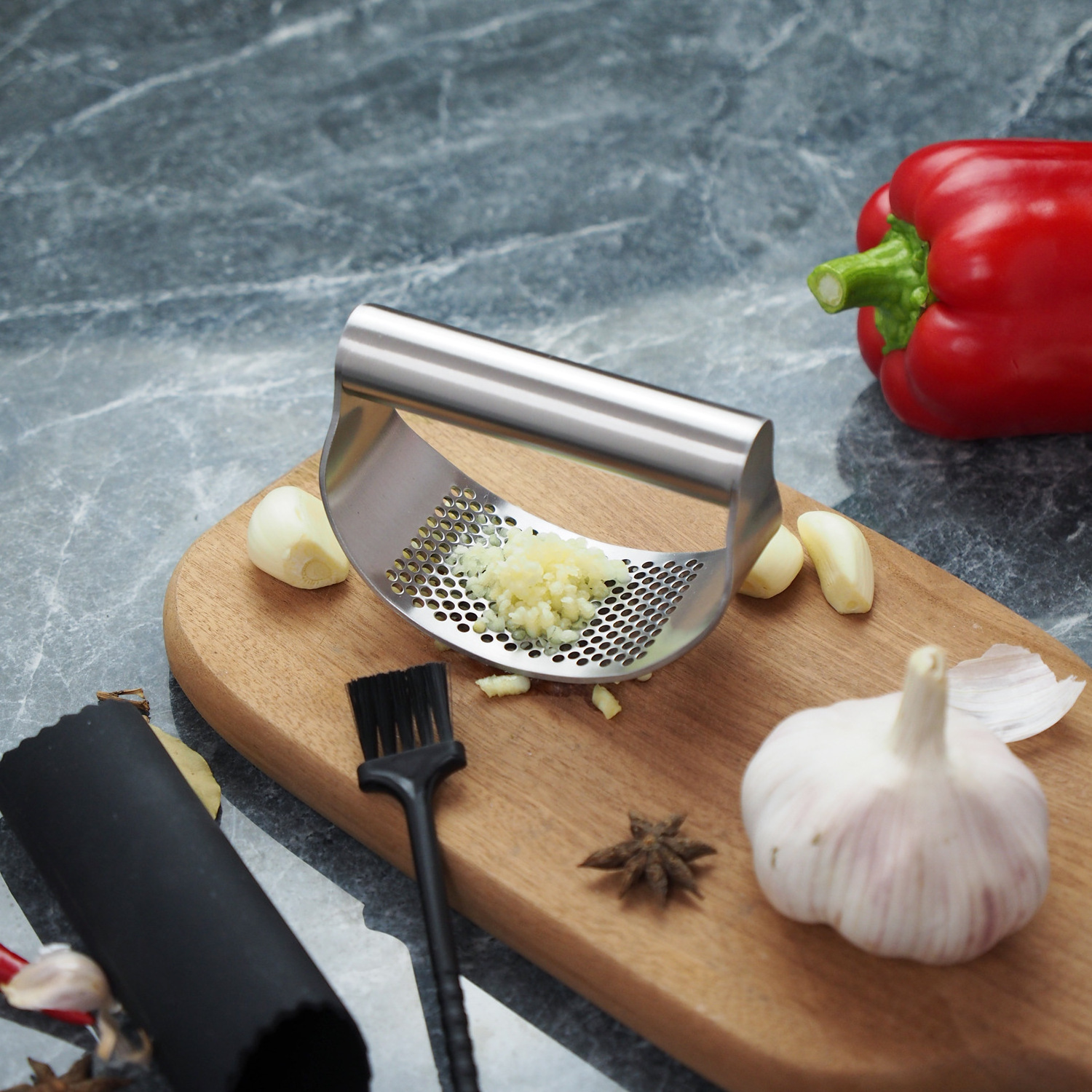 Arc shape kitchen accessories manual convenient stainless steel garlic cutters