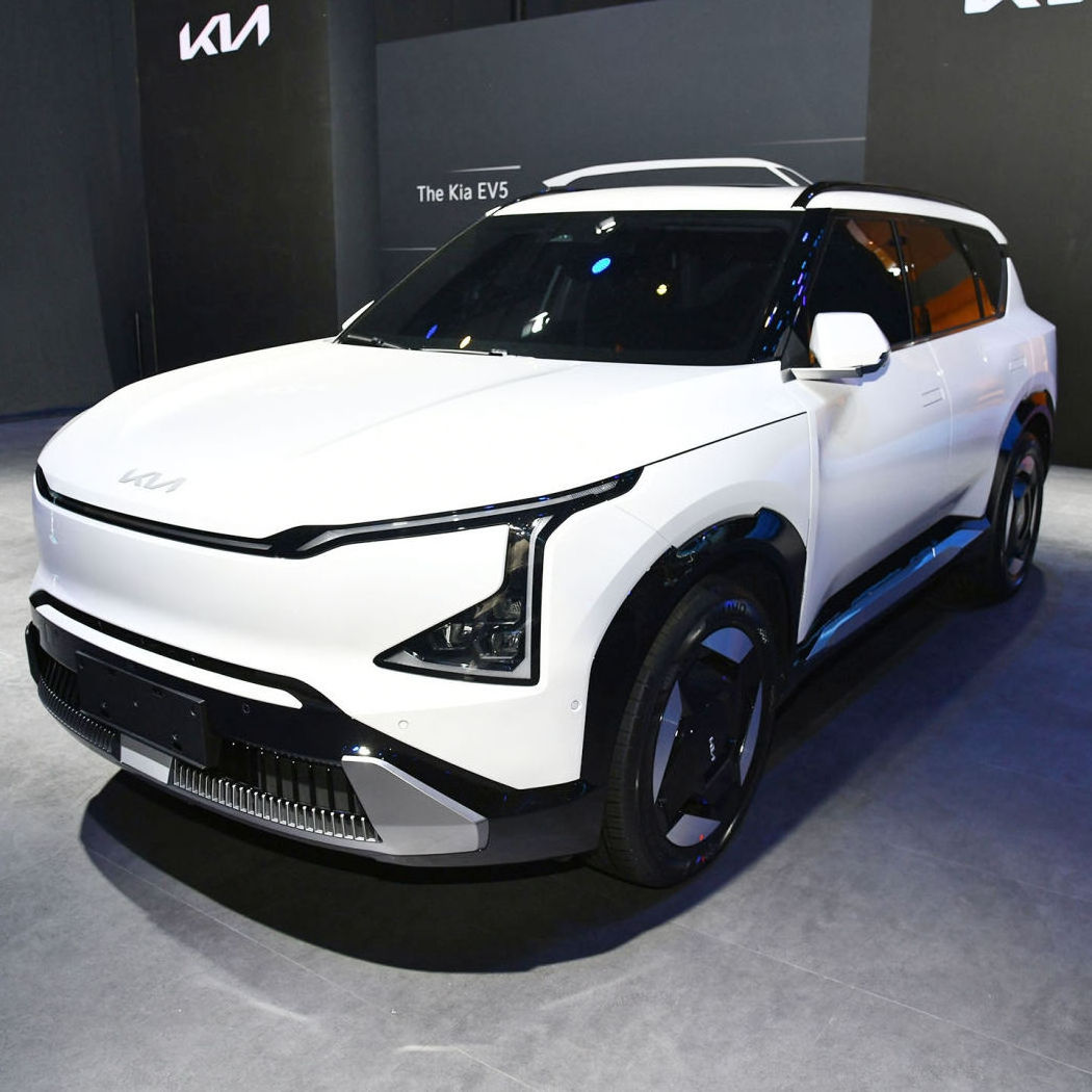 Popular Pure Energy Vehicles KIA EV5 AWD Electric Car 530KM 5 Doors 5 Seats SUV Lithium Iron Phosphate EV Cars For Adults