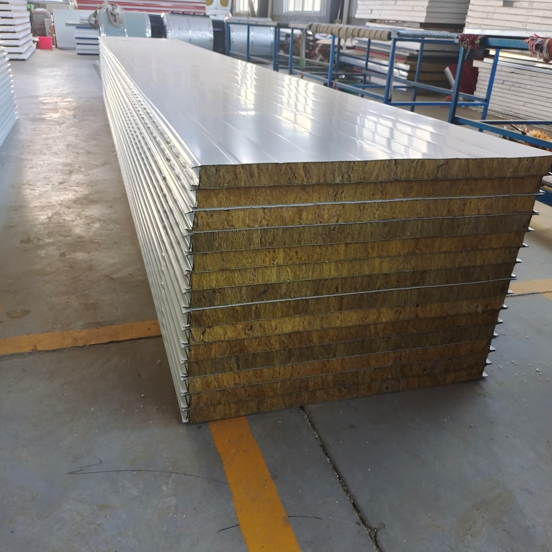 Metal Roof Fireproof External Insulating Rock Wool Clean Room Mineral Wool Sandwich Panels For Walls And Roofs