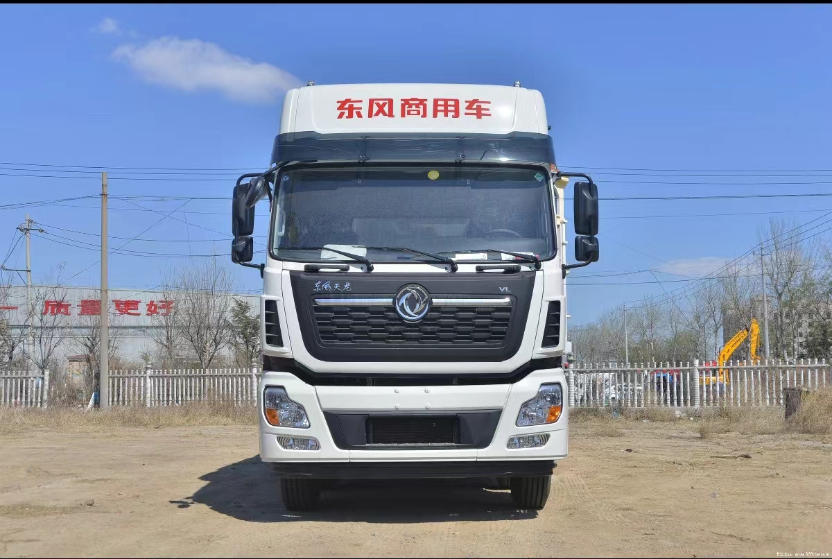 dongfeng tianlong 6x2 6x4 Tractor Head Truck Diesel Engine   Fast Gear Box High Driving Cab Roof cargo  van truck