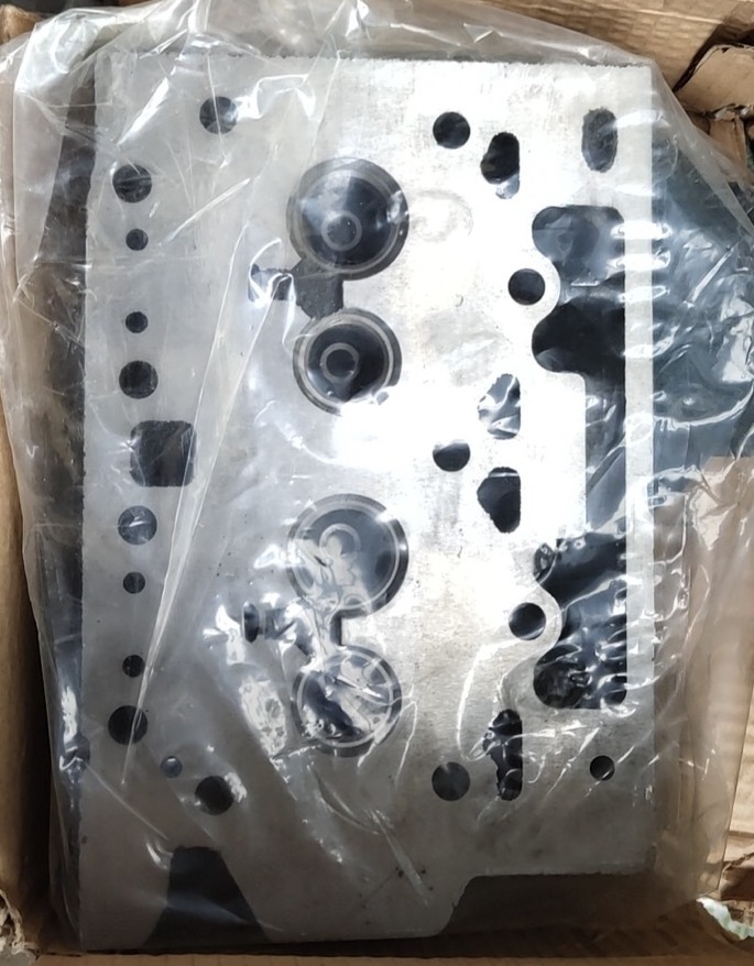 Excavator Machinery Engine Parts ZL600 Cylinder Head For Kubota B6000