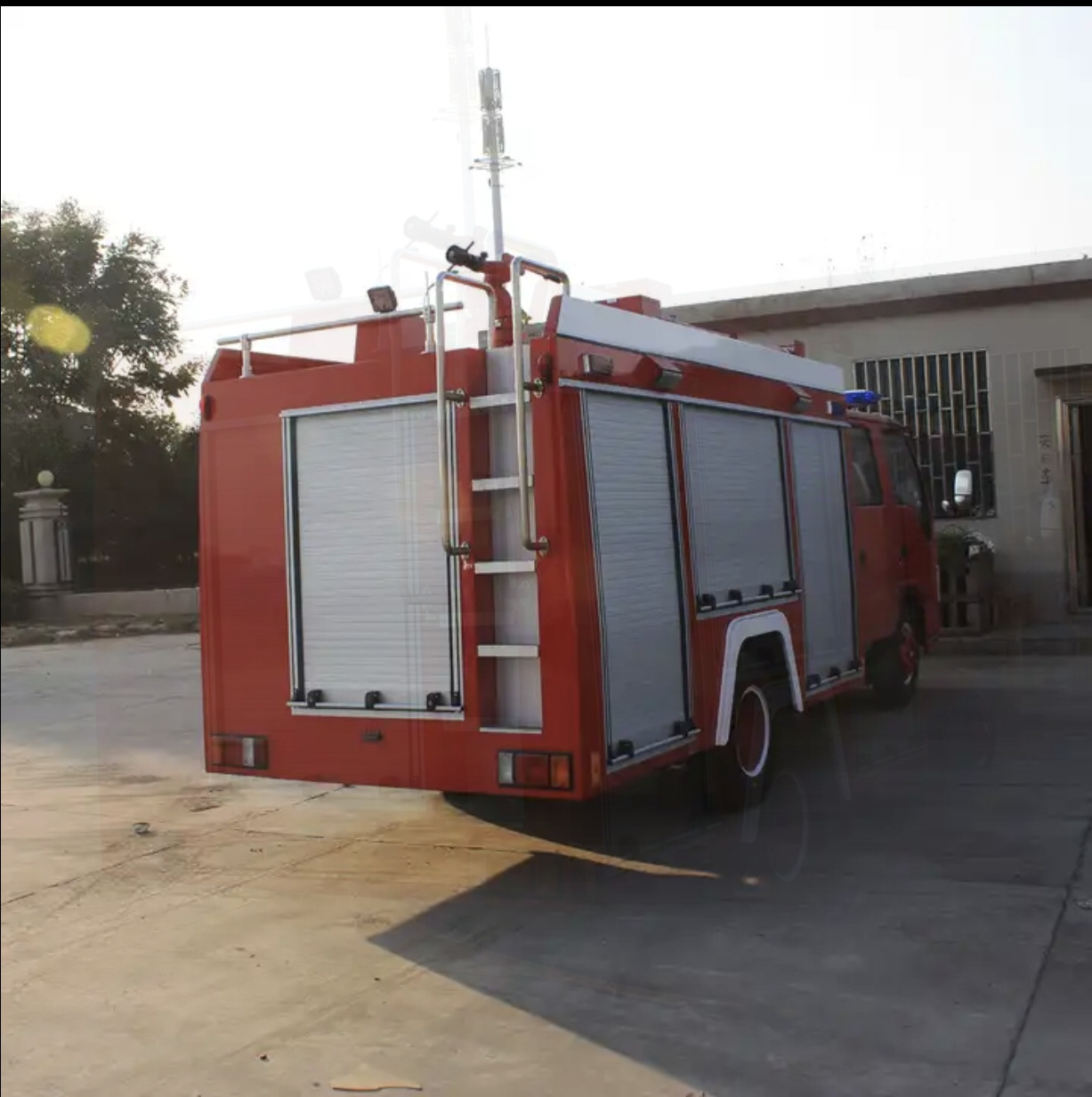 2023 2024 Light weight  ISUZU mini fire truck Mini 4x2 Isuzu manual diesel fire engine truck fire fighting truck in cheap price