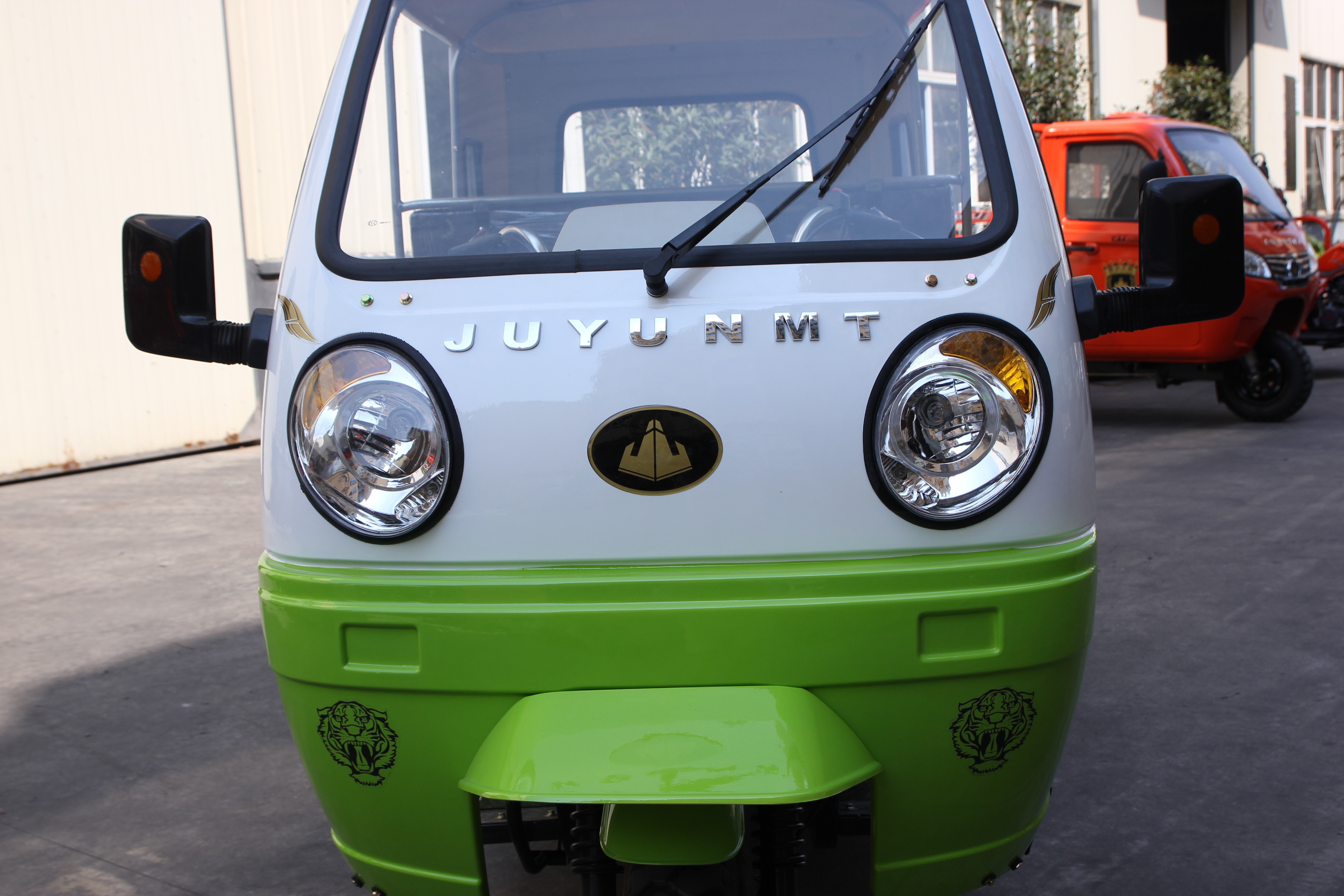 Top Selling Lifan 200cc TVS Keke Bajaj Tuktuk Gasoline Three Wheel Motorcycle Taxi for Passenger