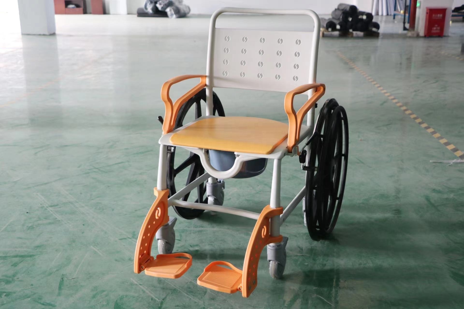 MUNIU Self Propelled Clean All Plastic Mobile Shower Commode Toilet Chair with Wheel