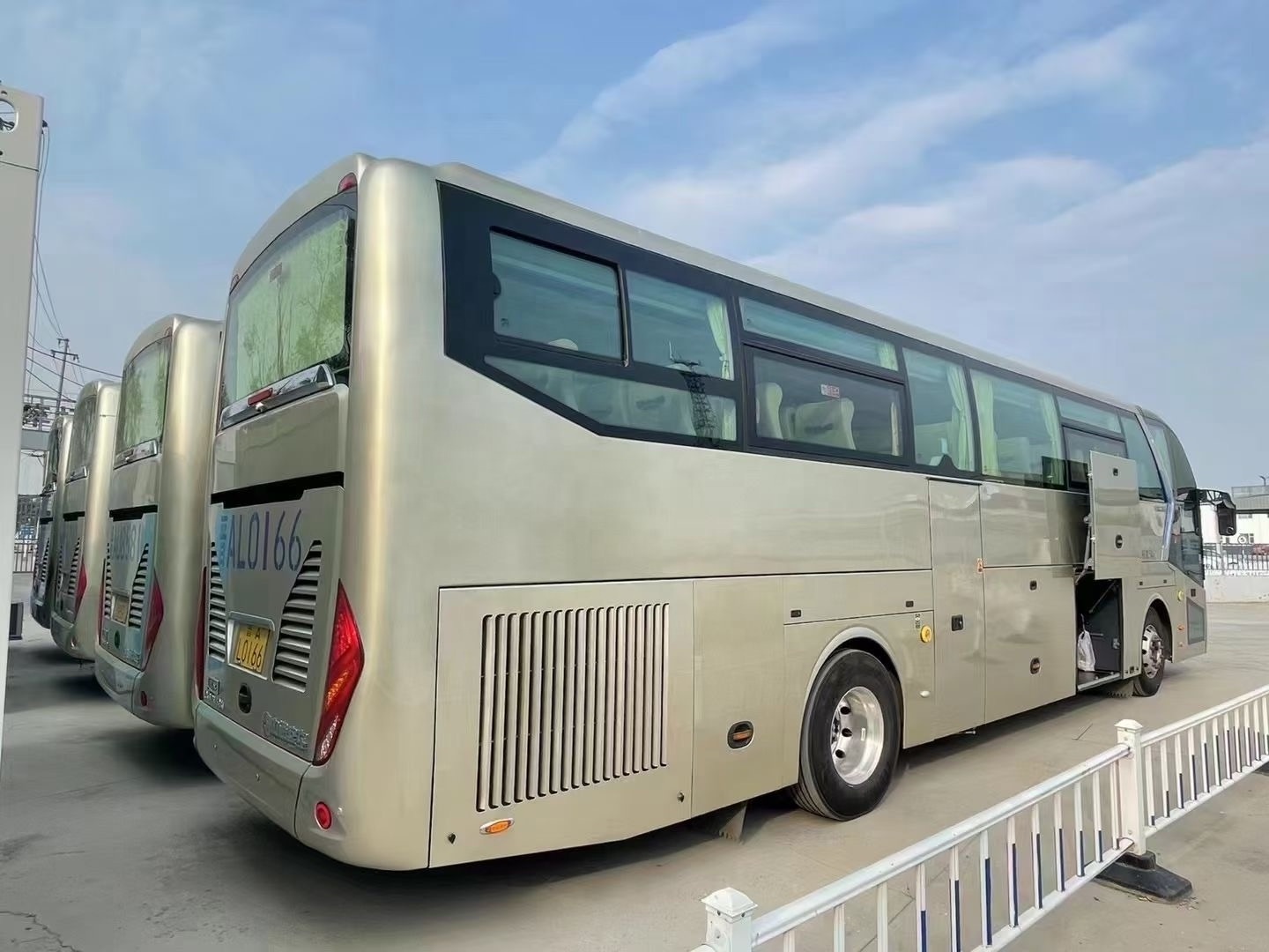 ZHONGTONG 6126 50 Seats 1.5 deck LUXURY Customizable Bus RHD OK Intercity Express Transport Coach for Africa Economic Reliable