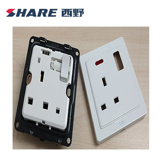 China SHARE Factory Wholesale British  13a British 3 Pin Square Socket With Indicator For Home /Hotel/Apartment/Office Use