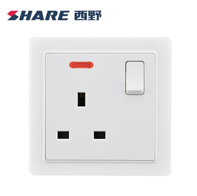 China SHARE Factory Wholesale British  13a British 3 Pin Square Socket With Indicator For Home /Hotel/Apartment/Office Use