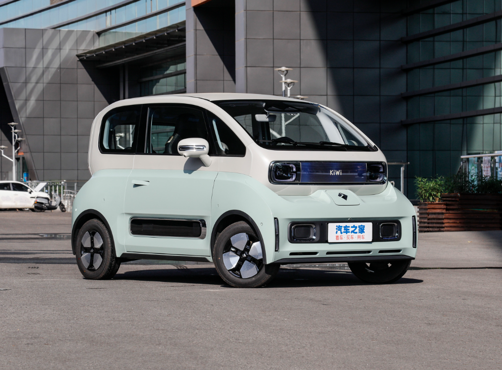 SZ In Stock Baojun E100 E300 Kiwi EV 4 Seater Electric Mini Car Wuling Electric Cars New Cars Automobile China Export Sale