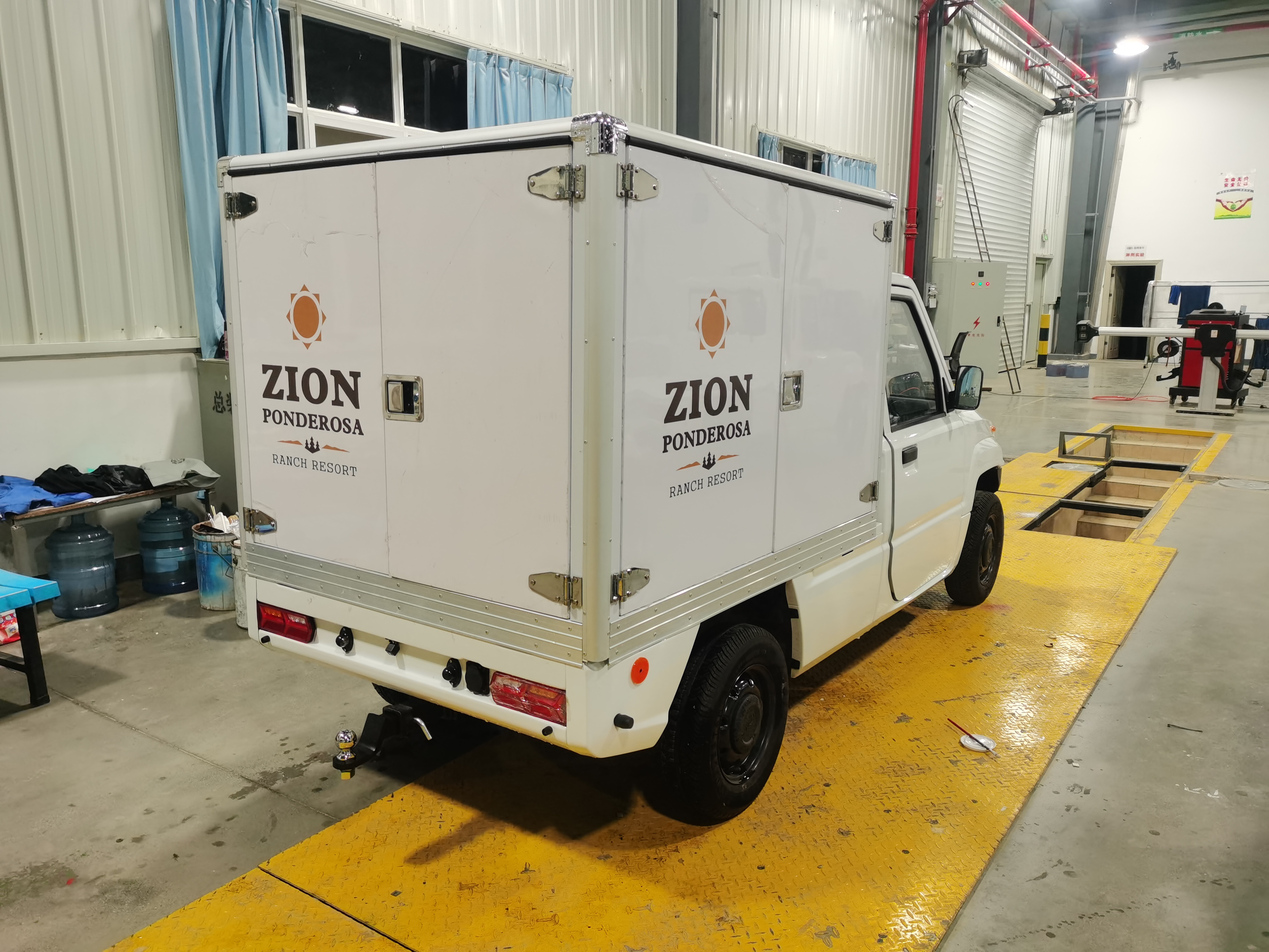 SZ In Stock Kaiyun New Energy Box Car Van small electric 4-wheel fully enclosed cargo electric pickup truck for sale