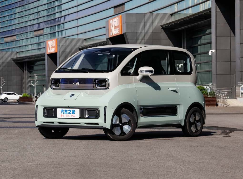 SZ In Stock Baojun E100 E300 Kiwi EV 4 Seater Electric Mini Car Wuling Electric Cars New Cars Automobile China Export Sale