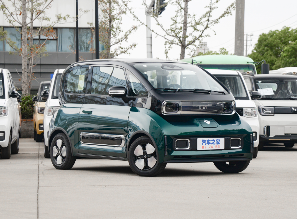 SZ In Stock Baojun E100 E300 Kiwi EV 4 Seater Electric Mini Car Wuling Electric Cars New Cars Automobile China Export Sale