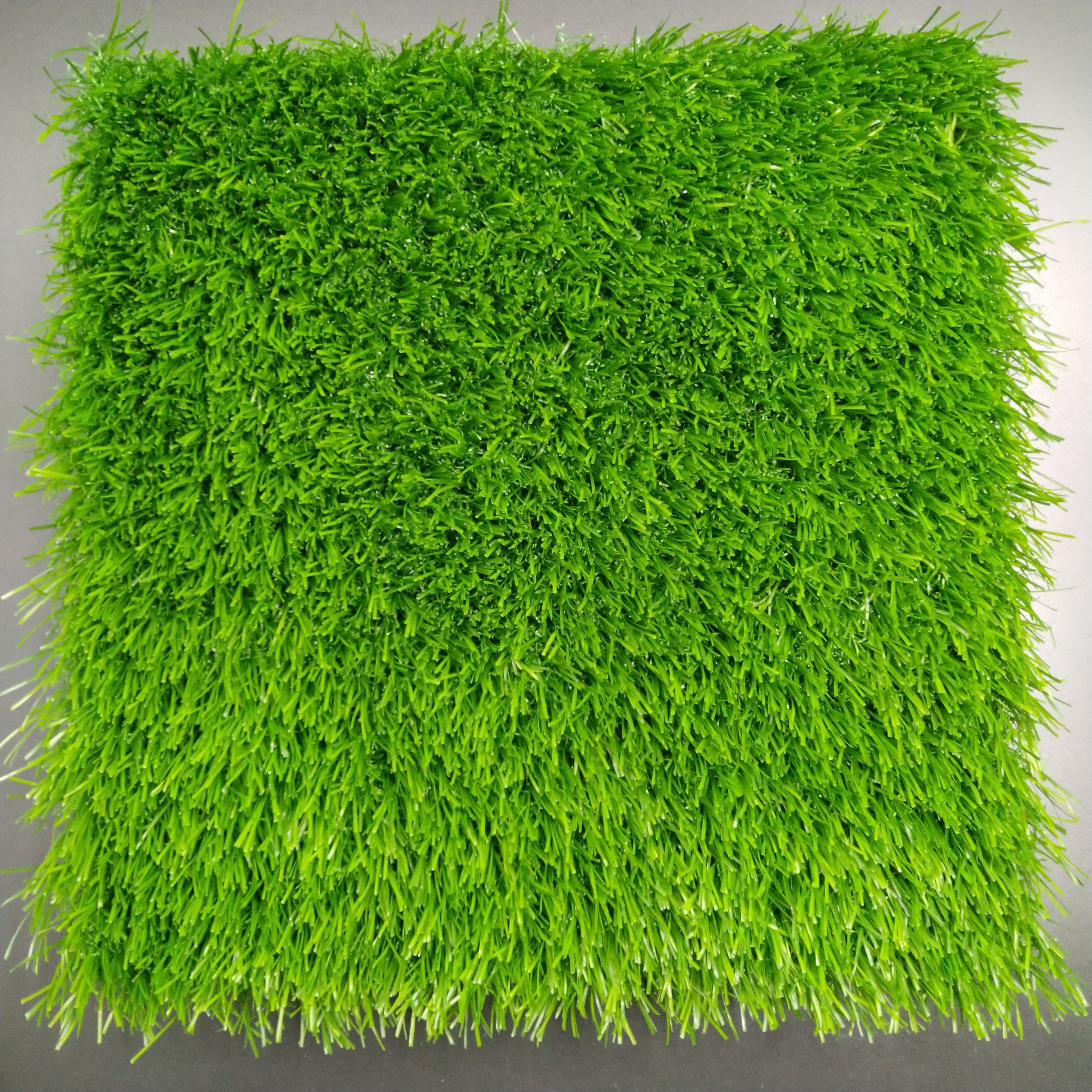 Eco-friendly materials laying artificial  grass  for landscaping turf on  concrete green grass carpet roll