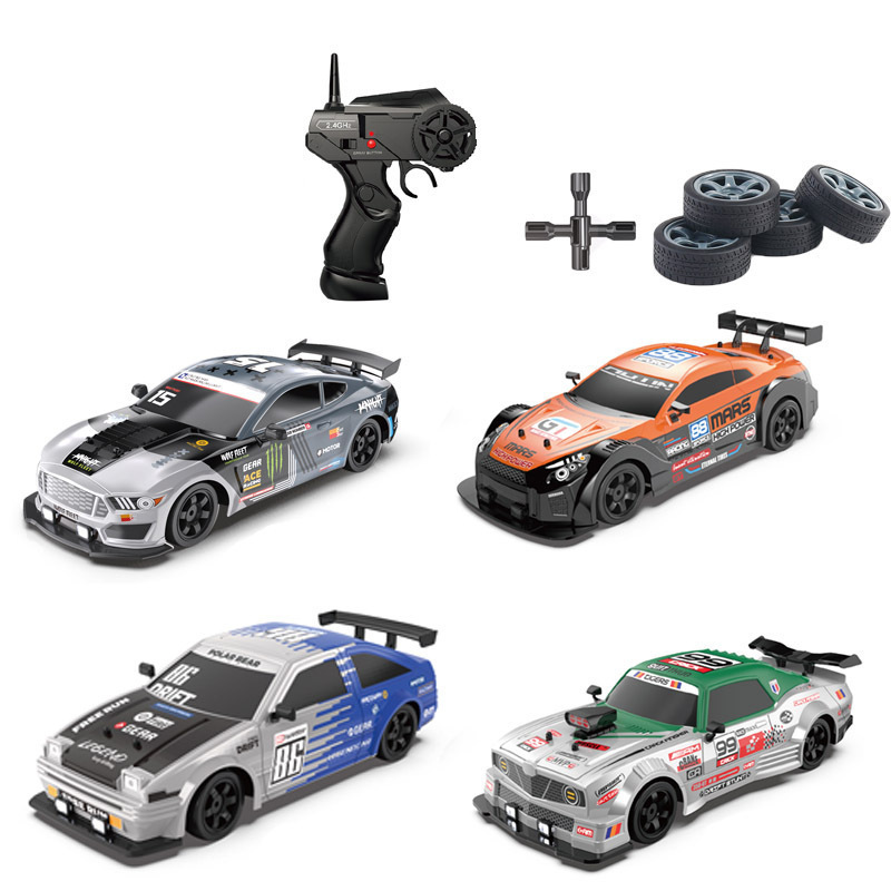 1/16 Scale Small 2.4Ghz Remote Control 4WD GTR High Speed Spraying Vehicle 18km/H Racing Drift RC Car Models For Kid Adult