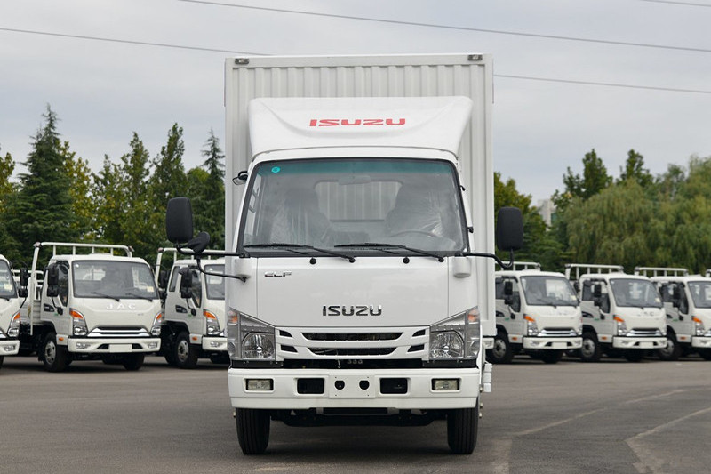 2023 new chinese isuzu 100P M100 diesel 4*2 cargo truck 3 seats 2 ton for sale