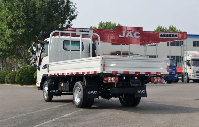 Low Price Factory Used JAC Cargo Truck With Refrigerator Lorry Truck 130HP 4X2  Truck for Sale