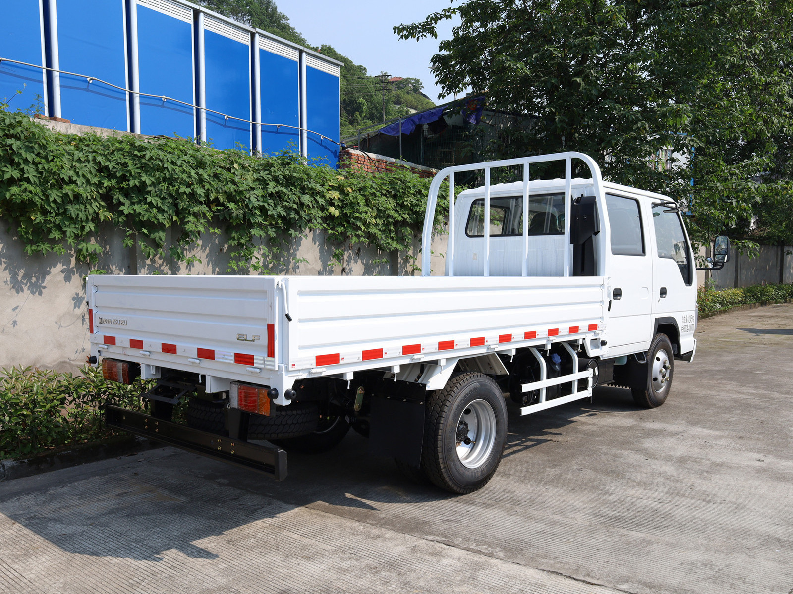 ISUZU 4X2 100p Euro V Camion de carga for 2022 new model inital payment