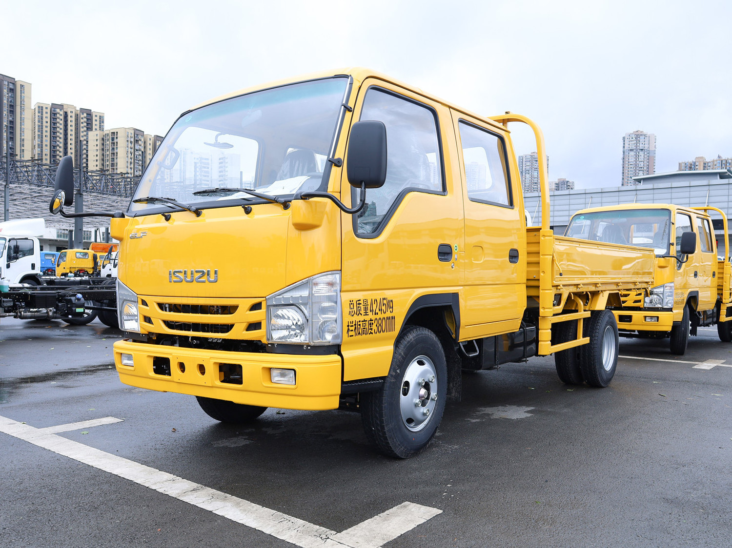 2020 ISUZU ELF camion diesel 2 ton cargo truck double cabins commercial 4KH1 engine 120 hp trucks for sale