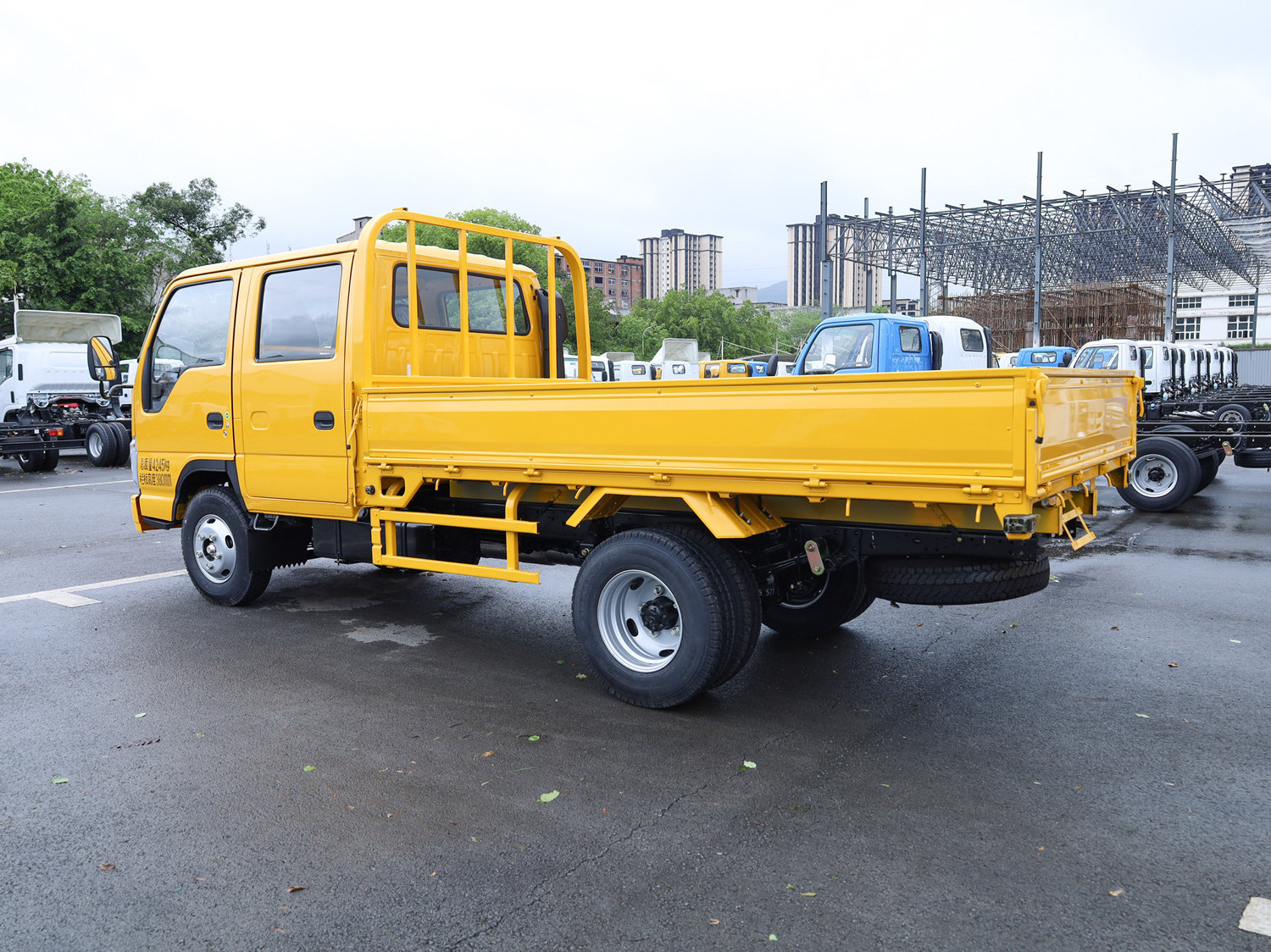 2020 ISUZU ELF camion diesel 2 ton cargo truck double cabins commercial 4KH1 engine 120 hp trucks for sale