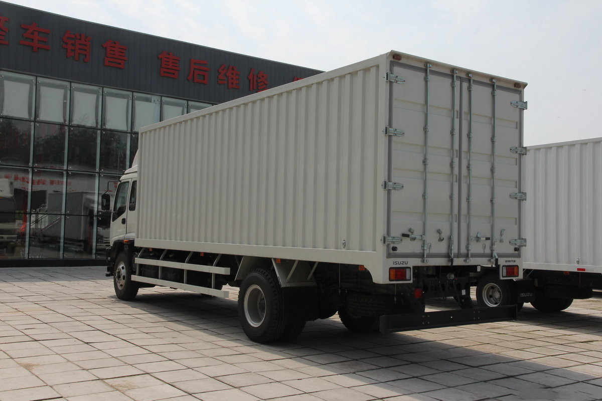 Factory price isuzu Japan trucks 10 tons heavy duty truck 6HK1 engine 240hp fvr cargo truck for sale inital payment