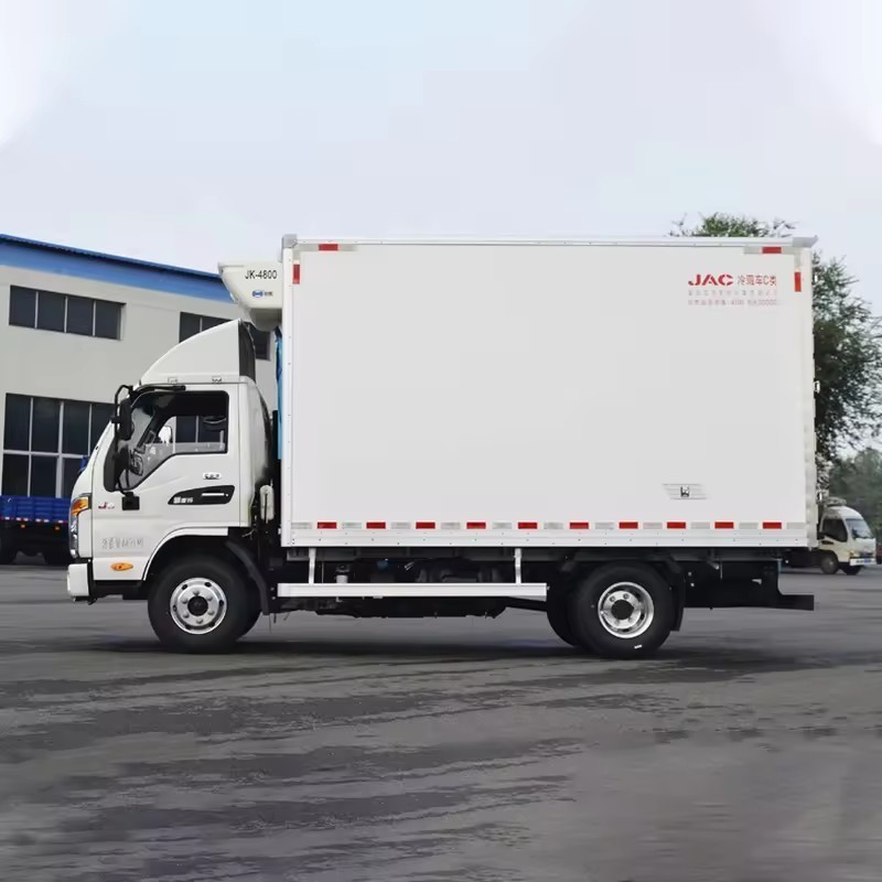 2024 Automatic Sandwich Panel Box Body Cnhtc Howo 300hp 4x2 Transport Vegetable Meat Flower Fish Freezer Refrigerator Van Truck