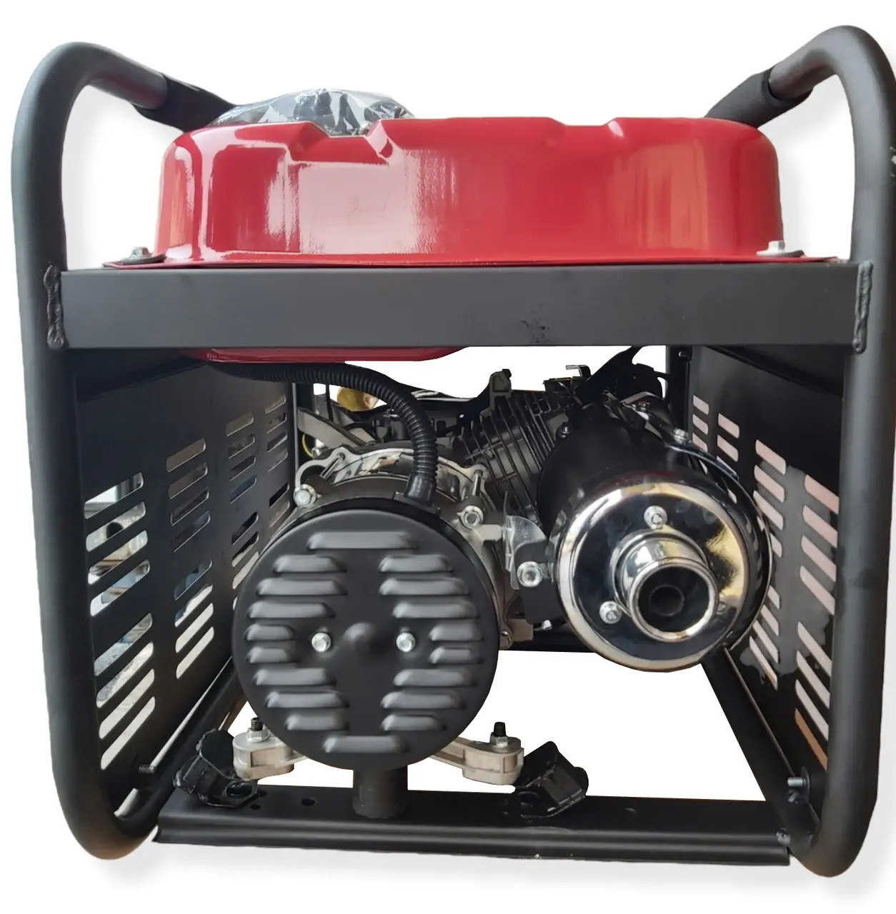 Bison MT 5500W 2.8 kW. Portable power generator