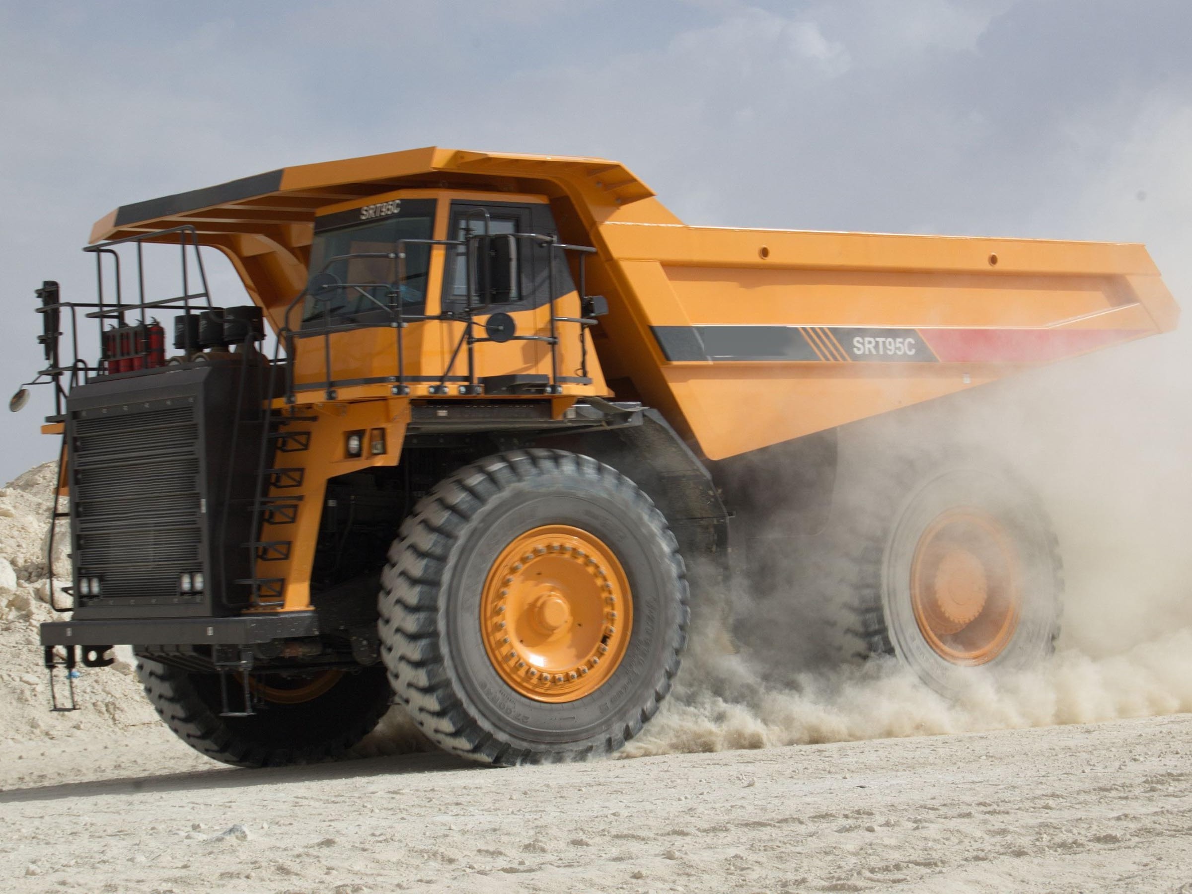 New Coal Mining Truck 95 Ton Mining Articulated Tipper Dump Truck SRT95C Rigid Mining Dump Truck