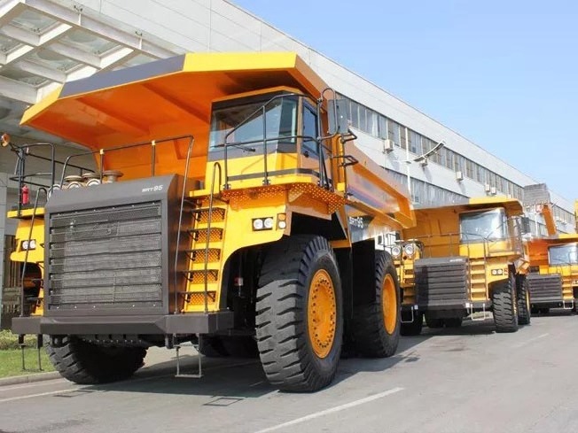 New Coal Mining Truck 95 Ton Mining Articulated Tipper Dump Truck SRT95C Rigid Mining Dump Truck