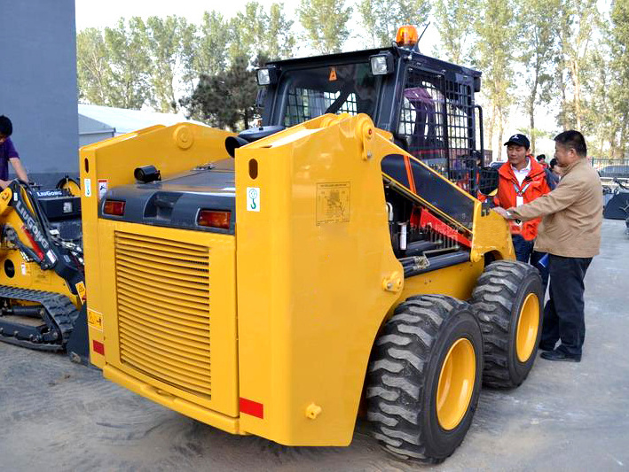 Wholesale SINOMADA 385B Skid Steer Loader Mini Walk Behind Snow Sweeper Snow Thrower Plow