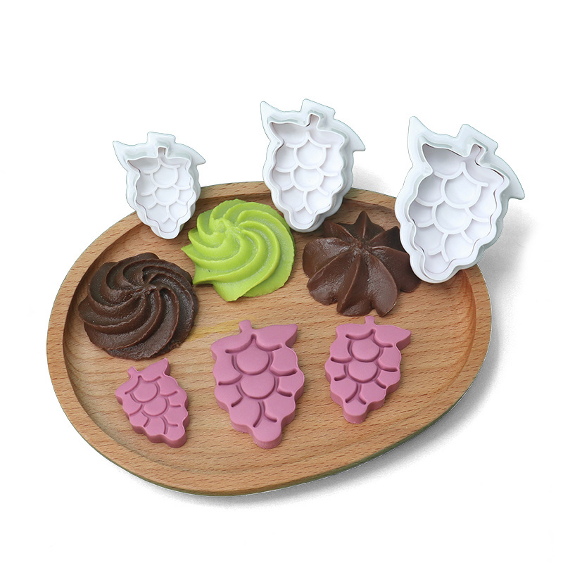 3pcs Plastic Cookie Cutters White Grape Shaped Cookie Cutters for Kitchen Baking