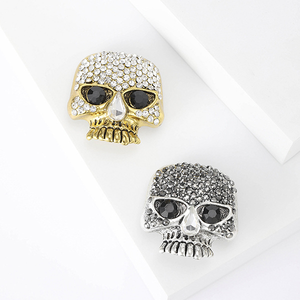 New personality punk skull brooch gun black skull paint brooch suitable for sweater stitch Halloween gifts and accessories