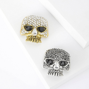 New personality punk skull brooch gun black skull paint brooch suitable for sweater stitch Halloween gifts and accessories